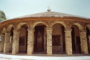 chiesa-circolare-lago-tana